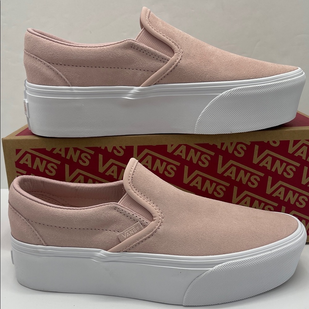 Vans WMNS Platform Sneakers Classic Slip-On Stackform
Mono Embroidery Rose Smoke